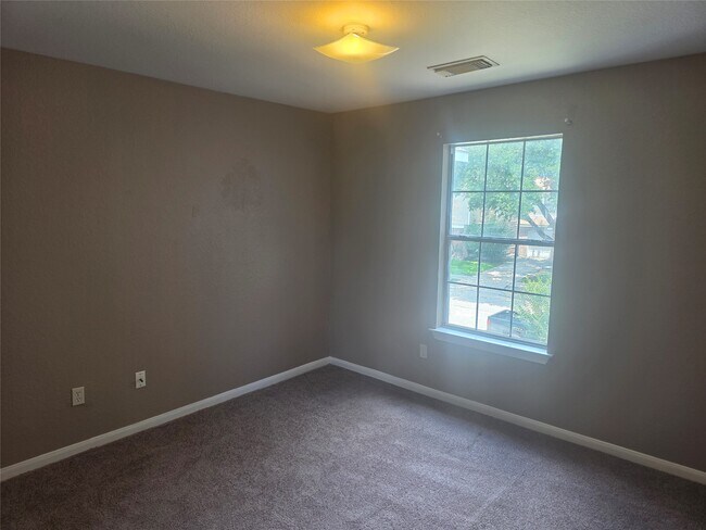 Photo - 15515 Martineau St
