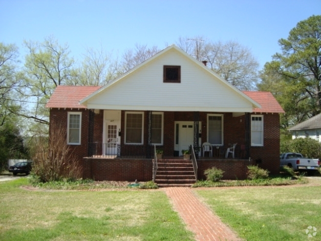 View from Street - Oakview Ave Apartments