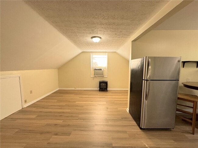 Building Photo - 3043 Wells St