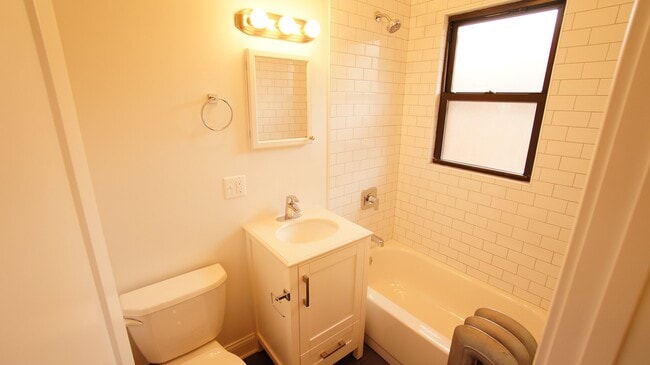 Building Photo - 2643 N Spaulding Ave