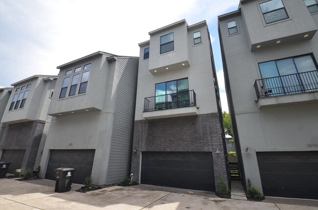 Photo - 2616 Riverside Dr