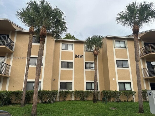 Photo - 9491 Palm Cir S Unit 203