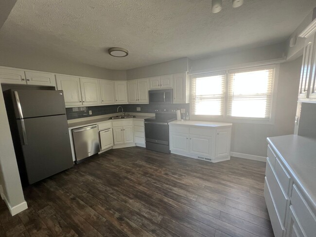 Photo - NORTHGATE MOVE IN READY! 3 BEDROOM 2 FULL ... House