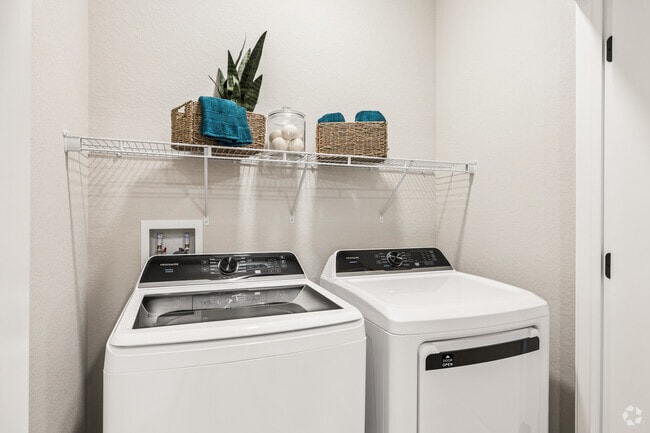 2BR, 2BA - 1,088SF - Laundry