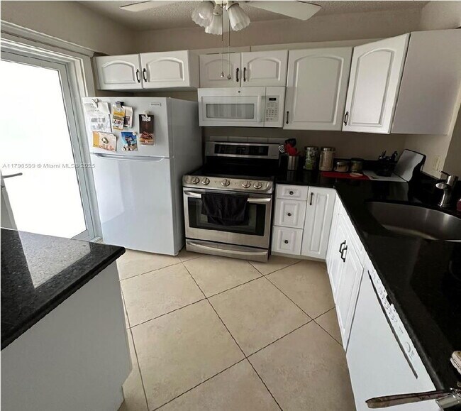 Building Photo - 1481 S Ocean Blvd Unit 102E Rental