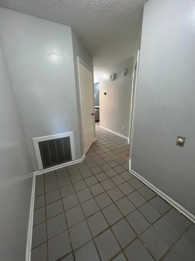 Photo - 1000 Stonegate Dr