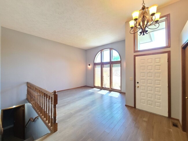 Photo - 3425 E 61st Ave