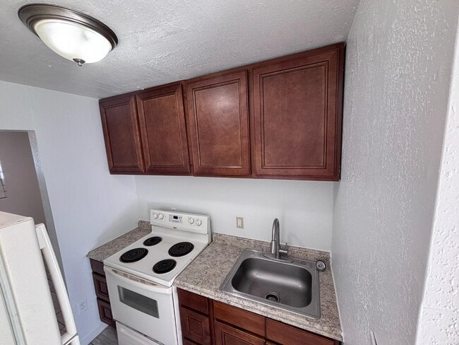 Photo - 2139 Washington St NE