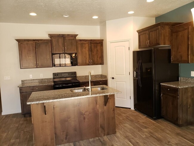Photo - 325 N Red Stone Rd