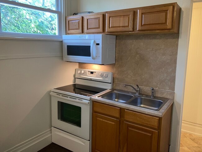 Building Photo - 109 N Montour St Unit 2 Rental