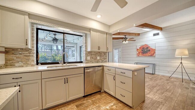 Photo - 2291 Pine View Cir