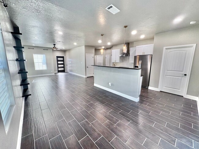 Photo - 930 E Glorietta Dr