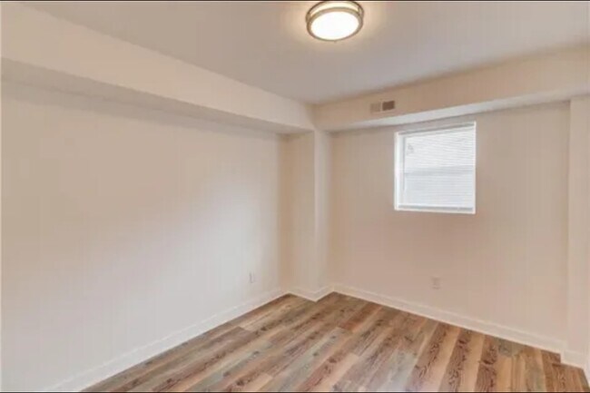 Photo - 1013 Ashby Ter NW Unit D