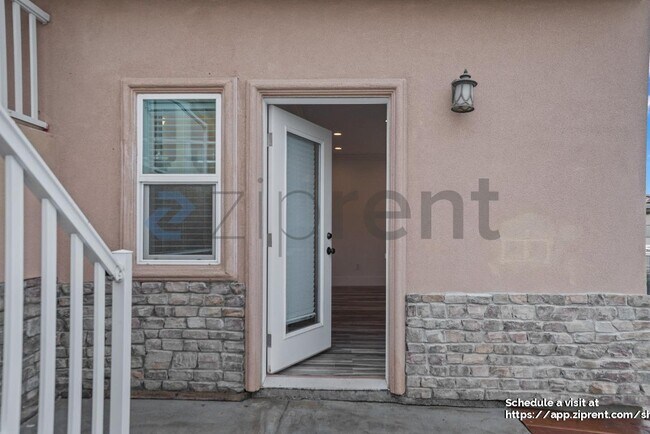 Photo - 24518 Karina St