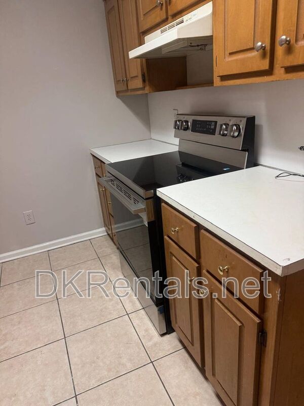 Photo - 330 Herndon Way