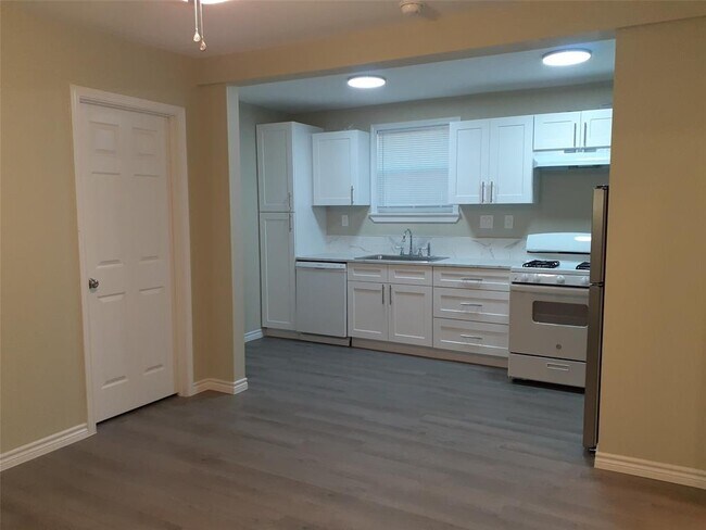 Photo - 717 Alamo St