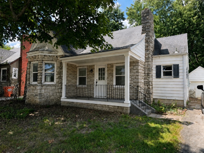 Building Photo - 1821 S Florence Ave