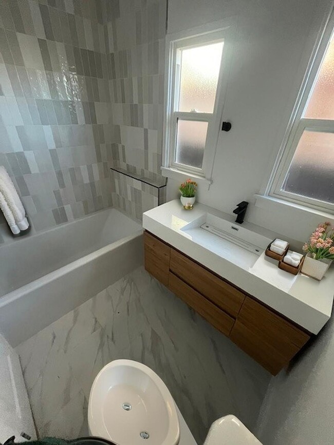 Photo - 1936 Magnolia Ave Unit 1