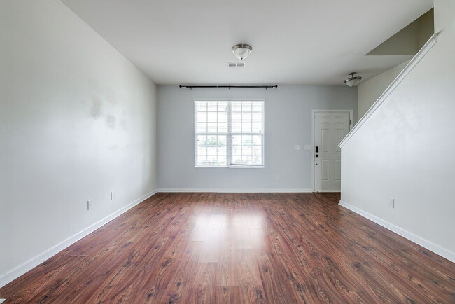 403 Lions Den Dr