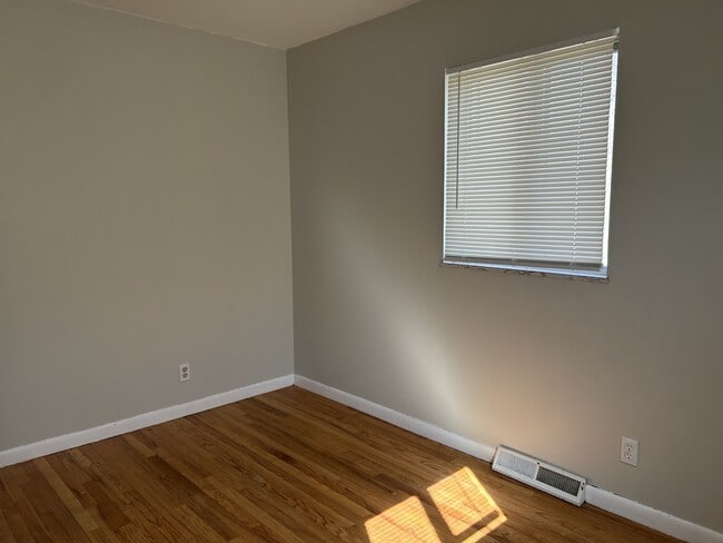 Photo - 1221 Scott Ave