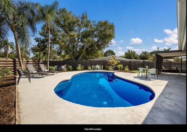 Photo - 2545 Webber St