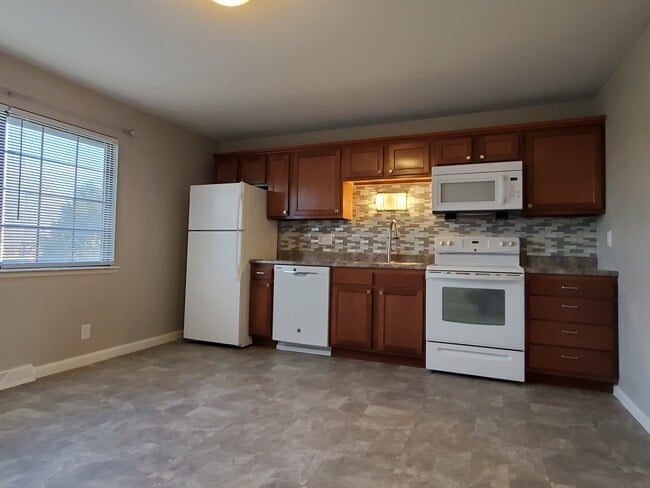 Building Photo - 5526 Humbert Rd