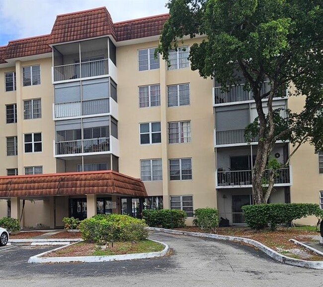 Building Photo - 4172 Inverrary Dr Unit 510 Rental