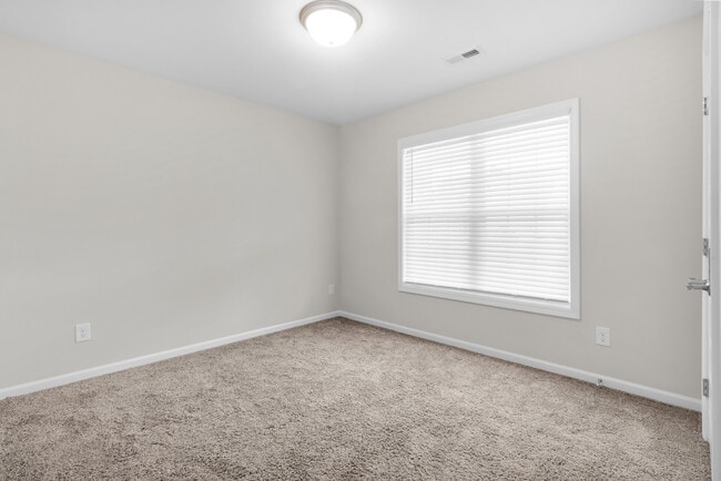 Photo - 139 Grantham Pl