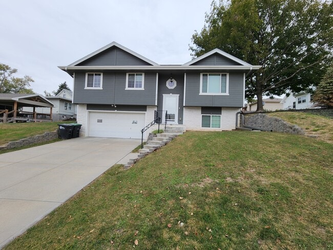 Building Photo - 5716 Hascall St