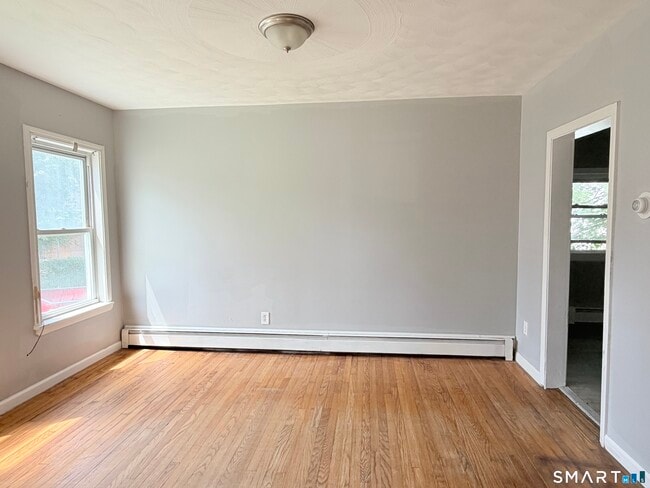 Photo - 271 Glen St