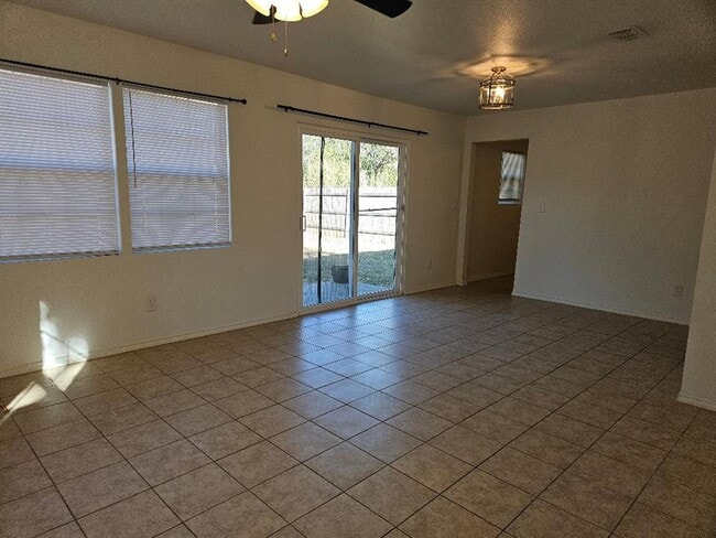 Photo - 105 Ila St