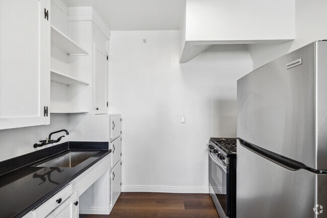 Studio - 550SF - Kitchen