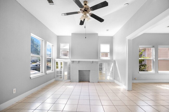 Photo - Available Now! Charming 2 Bed / 2 Bath Craftsman Home Near Downtown Waco