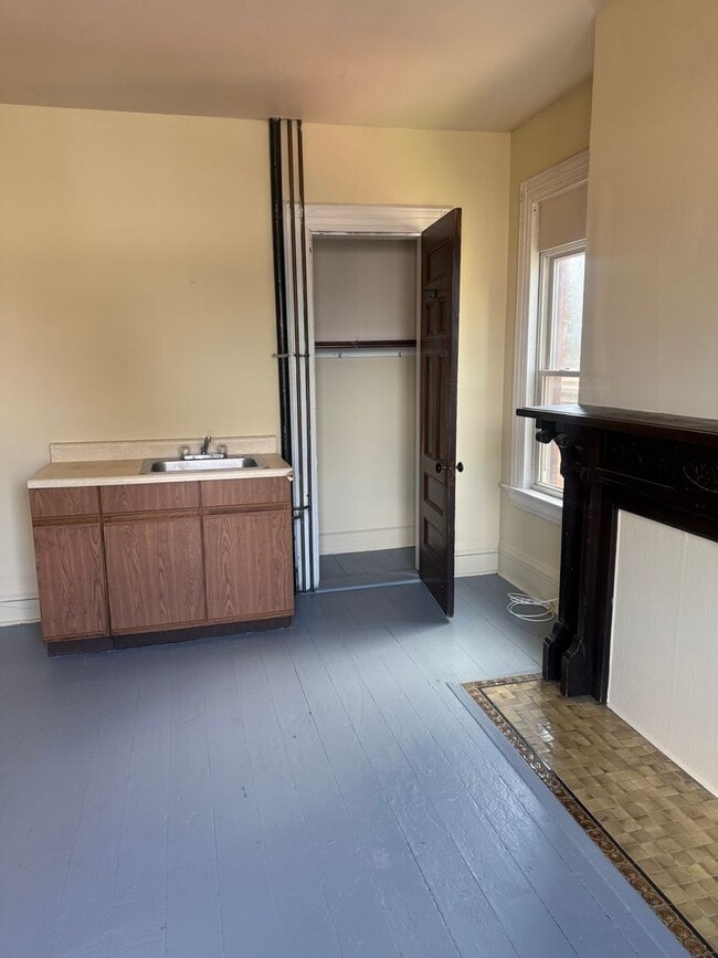 Building Photo - 459 Noble Ave Unit 7