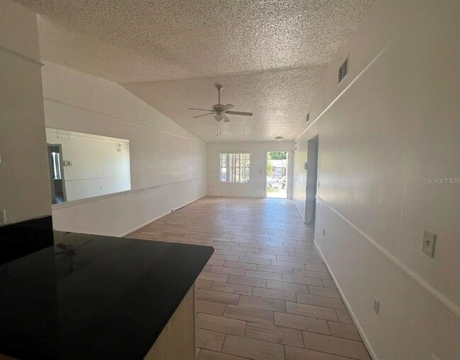 Photo - 1109 Woodman Way