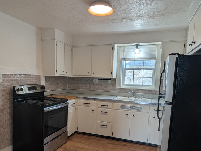 Cocina - 281 E North End Ave