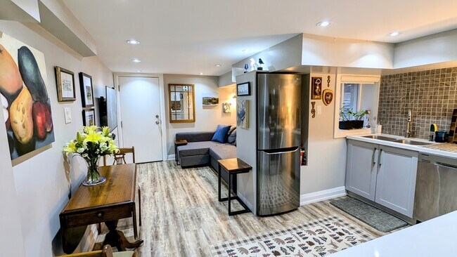 Photo - 23 Howland Rd Unit 2