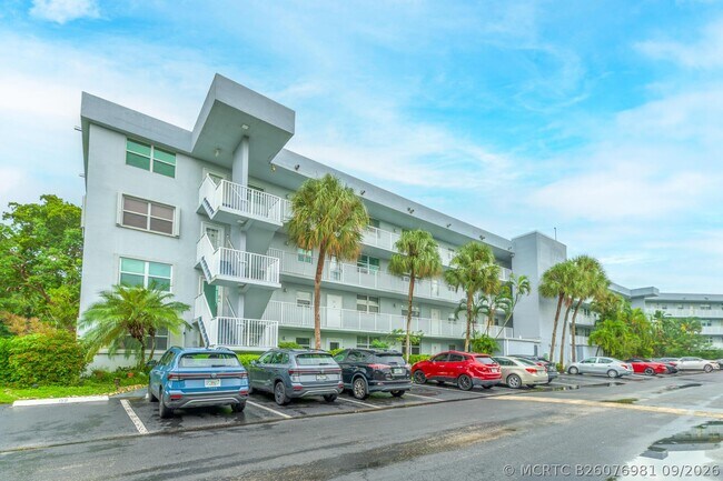 Building Photo - 101 Royal Pk Dr Unit 1C