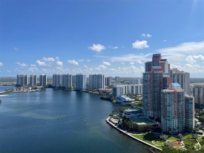Building Photo - 3530 Mystic Pointe Dr Unit 3104 Rental