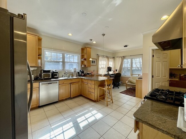 Photo - 155 Amory St