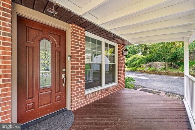 25 Pennsbury Way E