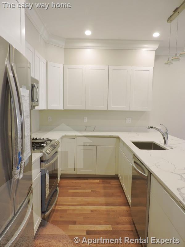 472 Green St Unit 1