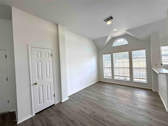 Photo - 1812 Twisted Oak Dr