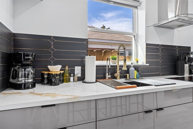 Photo - 4206 Clay St