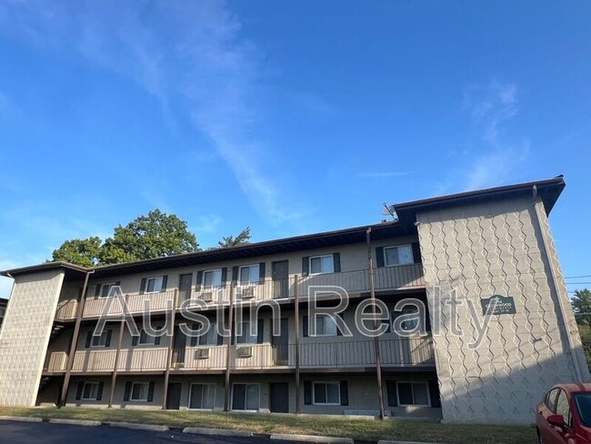 Building Photo - 3706 Greenwood Blvd Unit 23 Rental