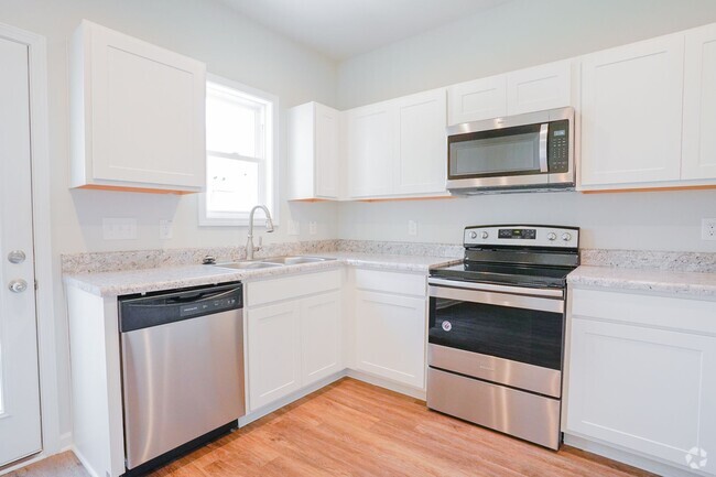 Building Photo - *MOVE IN SPECIAL* $500 OFF FIRST FULL MONT... Rental