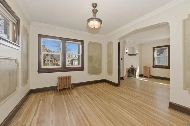 Photo - 221 Snelling Ave