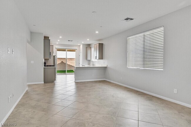 Photo - 2388 Bellinzona Pl