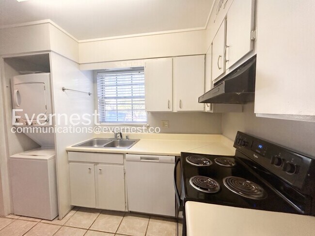 806 Vestavia Villa Ct