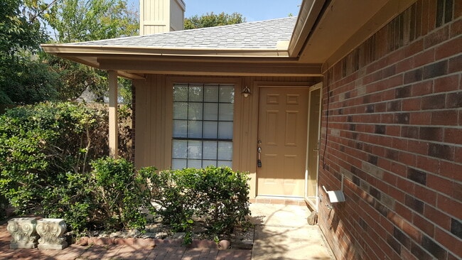 Photo - One Side of Duplex is Waiting for You- 2 Bed- 2 Bath- Lake Worth on Cul De Sac- 76135